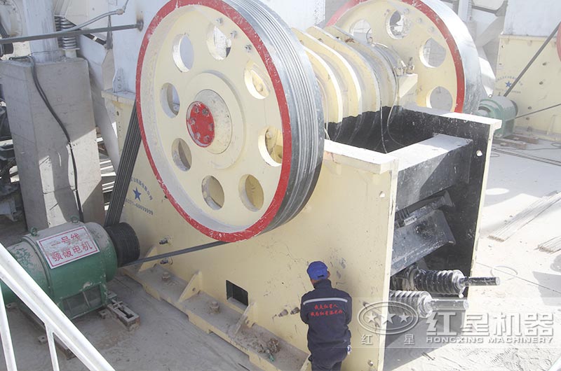 大型顎式破碎機現場