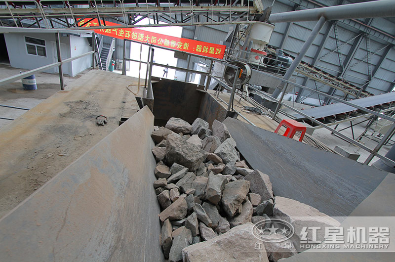 花崗巖破碎制砂現場