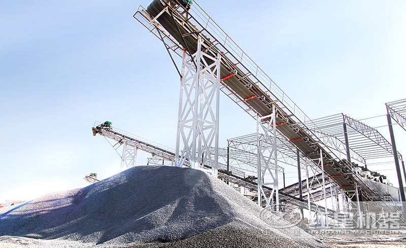 大型巖石破碎機生產現場