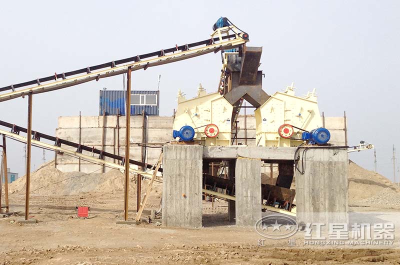 1210反擊式破碎機(jī)作業(yè)現(xiàn)場